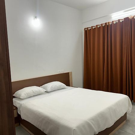 Jayalakshmi Rooms Vaduvanchal Exterior photo