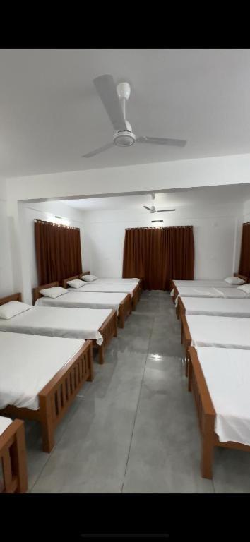 Jayalakshmi Rooms Vaduvanchal Exterior photo