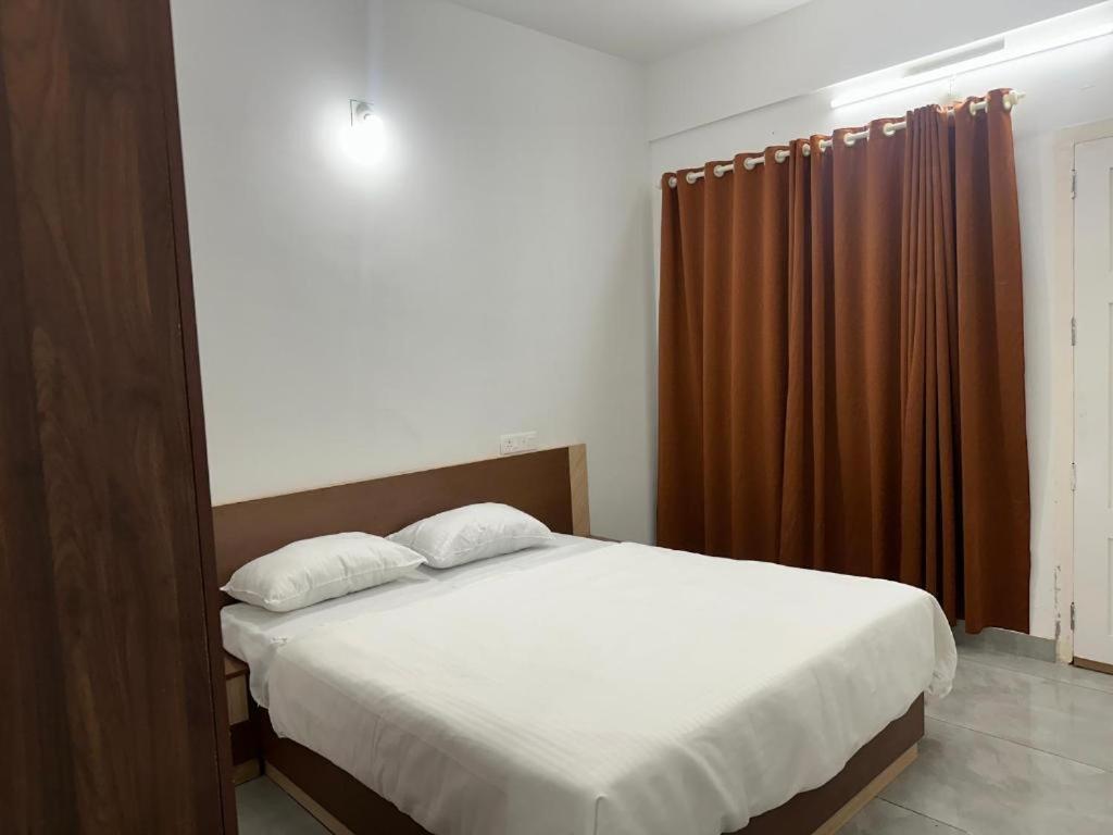 Jayalakshmi Rooms Vaduvanchal Exterior photo